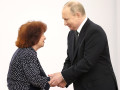 Путин вручил медали Героя Труда в Кремле