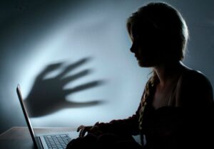 Поле битвы — интернет и социальные сети