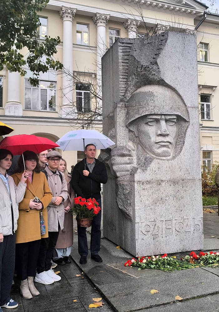 памятник ополченцам Фрунзенского района Москвы